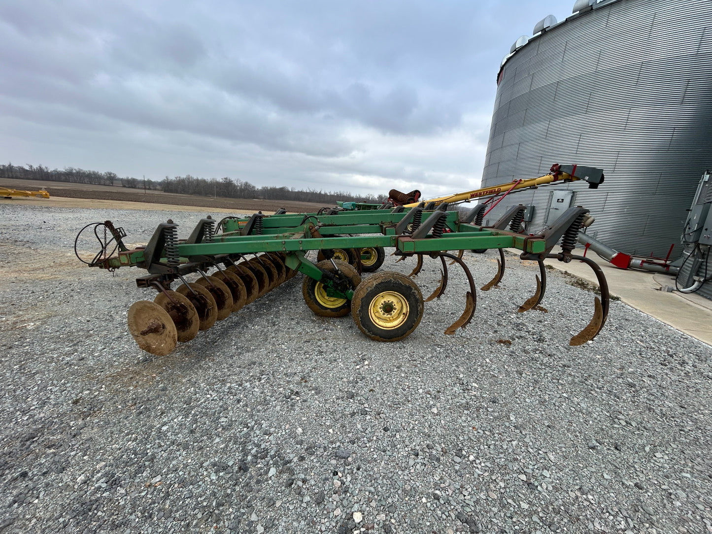 John Deere 714 Disk Chisel
