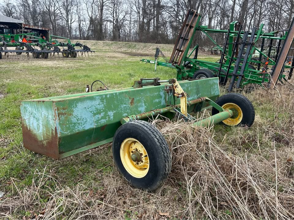 John Deere Hydraulic 12ft Pull Scraper