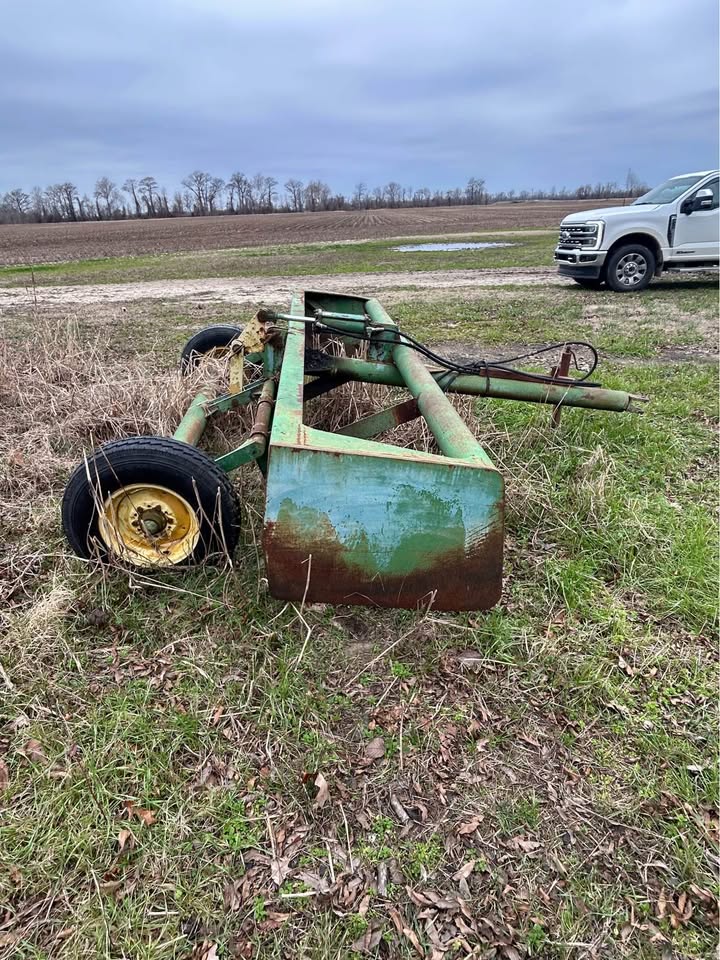 John Deere Hydraulic 12ft Pull Scraper